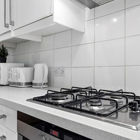 Luxury 4-Bedroom Modern Flat In Central London Steps From Station, Sleeps 9 In Style! מראה חיצוני תמונה