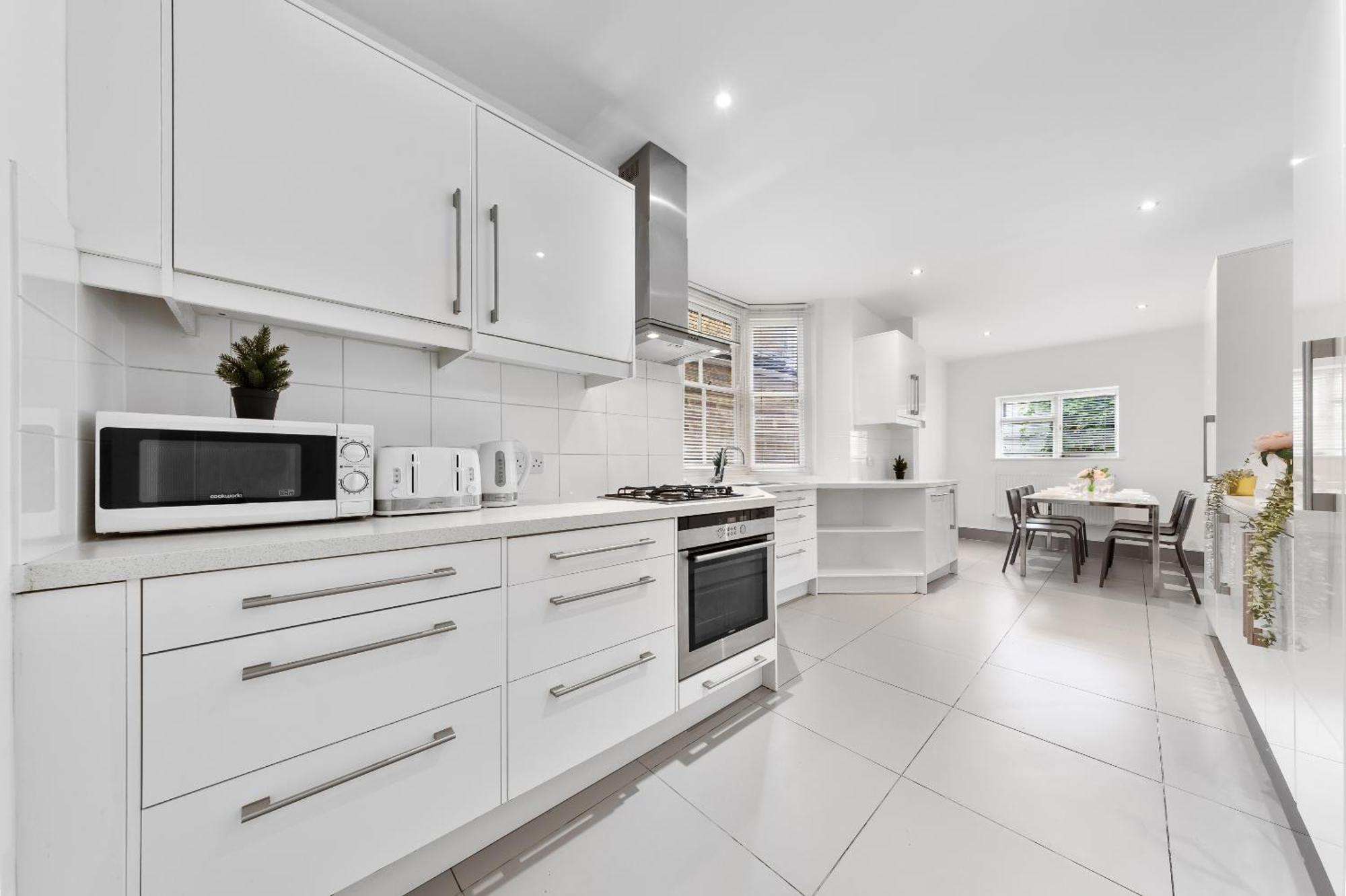 Luxury 4-Bedroom Modern Flat In Central London Steps From Station, Sleeps 9 In Style! מראה חיצוני תמונה