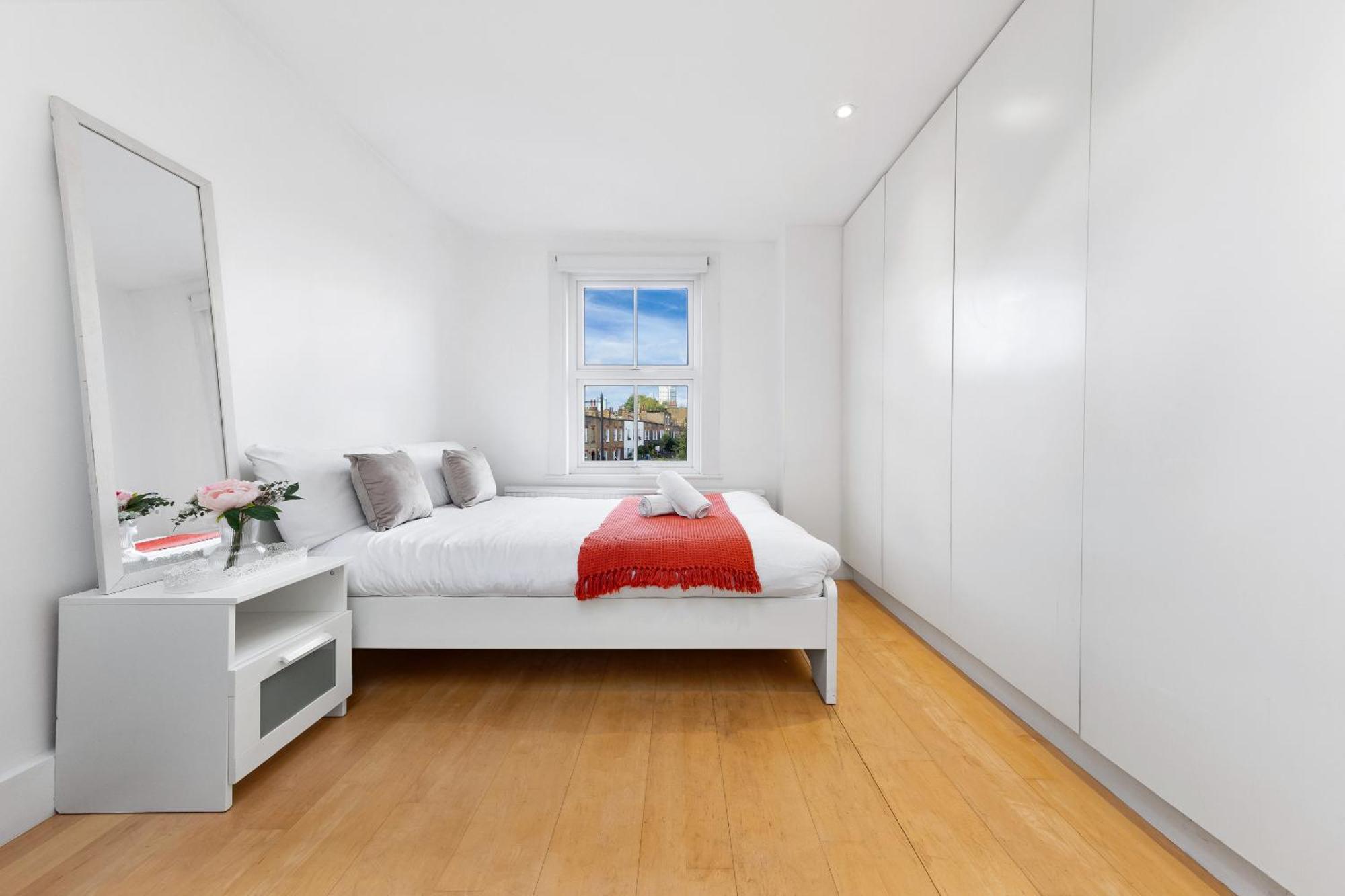 Luxury 4-Bedroom Modern Flat In Central London Steps From Station, Sleeps 9 In Style! מראה חיצוני תמונה