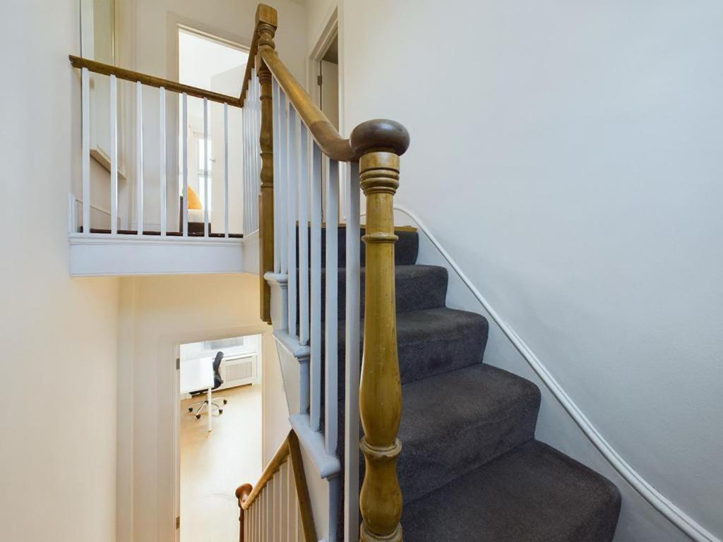 Luxury 4-Bedroom Modern Flat In Central London Steps From Station, Sleeps 9 In Style! חדר תמונה