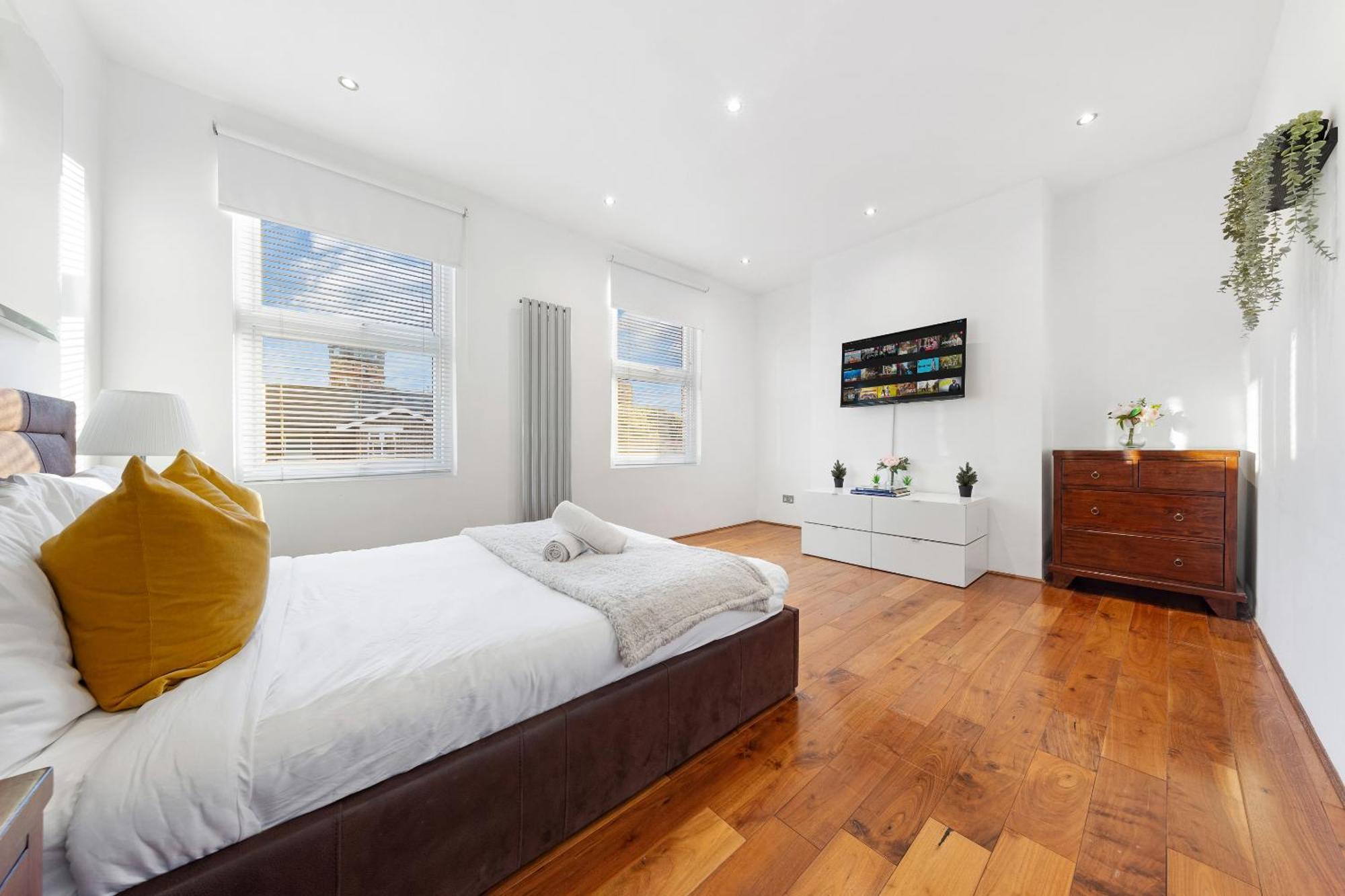 Luxury 4-Bedroom Modern Flat In Central London Steps From Station, Sleeps 9 In Style! מראה חיצוני תמונה