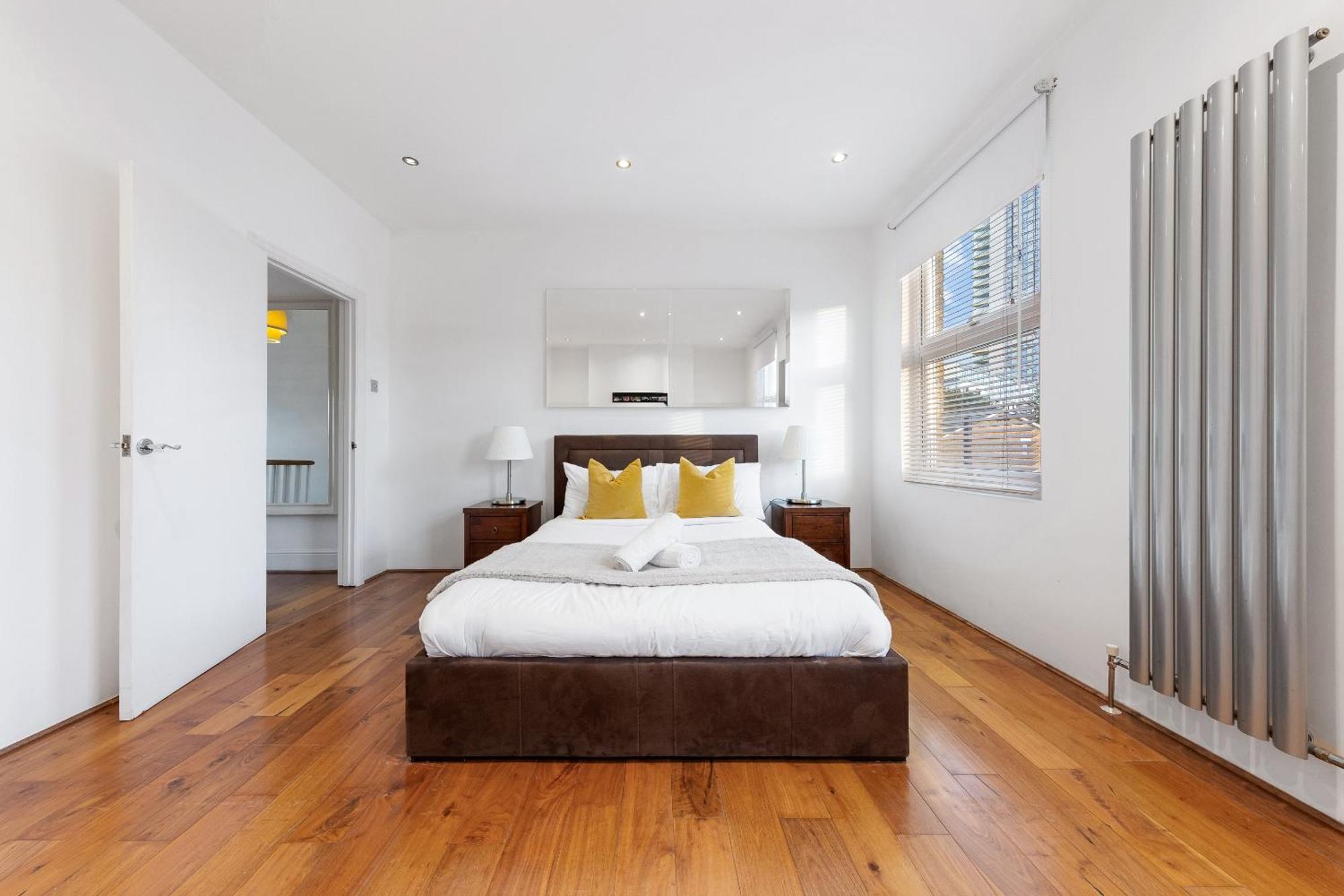 Luxury 4-Bedroom Modern Flat In Central London Steps From Station, Sleeps 9 In Style! מראה חיצוני תמונה