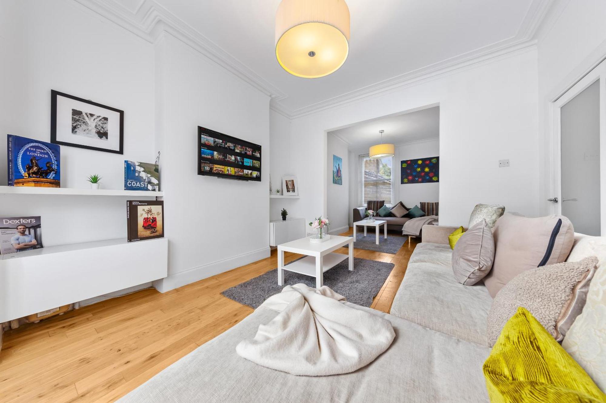 Luxury 4-Bedroom Modern Flat In Central London Steps From Station, Sleeps 9 In Style! מראה חיצוני תמונה