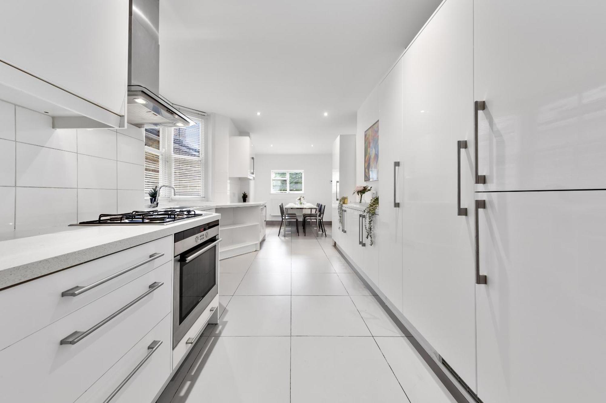 Luxury 4-Bedroom Modern Flat In Central London Steps From Station, Sleeps 9 In Style! מראה חיצוני תמונה