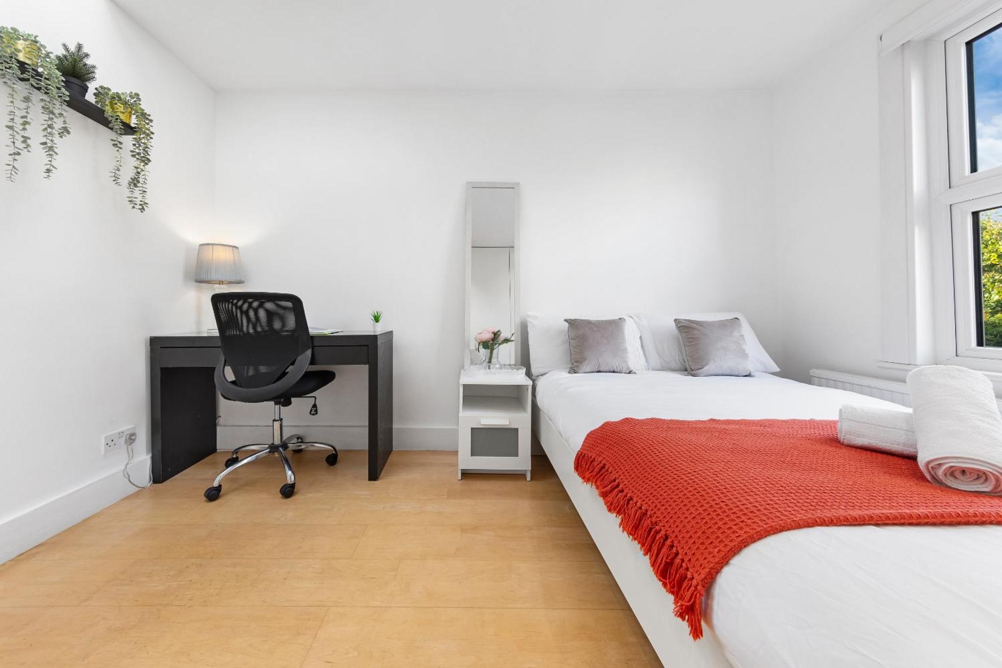 Luxury 4-Bedroom Modern Flat In Central London Steps From Station, Sleeps 9 In Style! מראה חיצוני תמונה