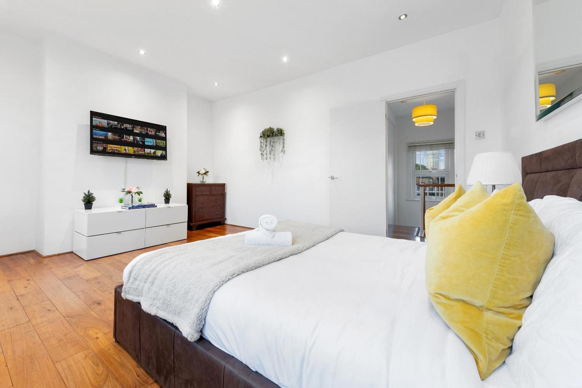 Luxury 4-Bedroom Modern Flat In Central London Steps From Station, Sleeps 9 In Style! מראה חיצוני תמונה